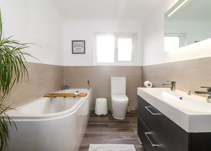 The Pines בית נופש *